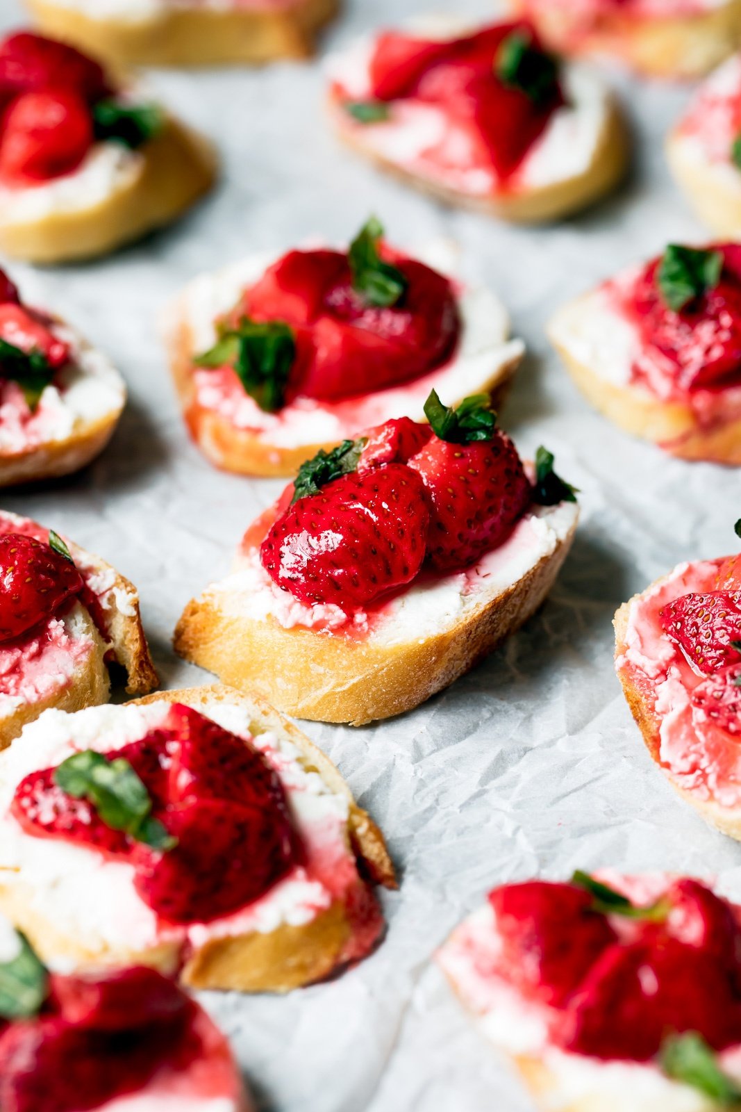 strawberry goat cheese crostini