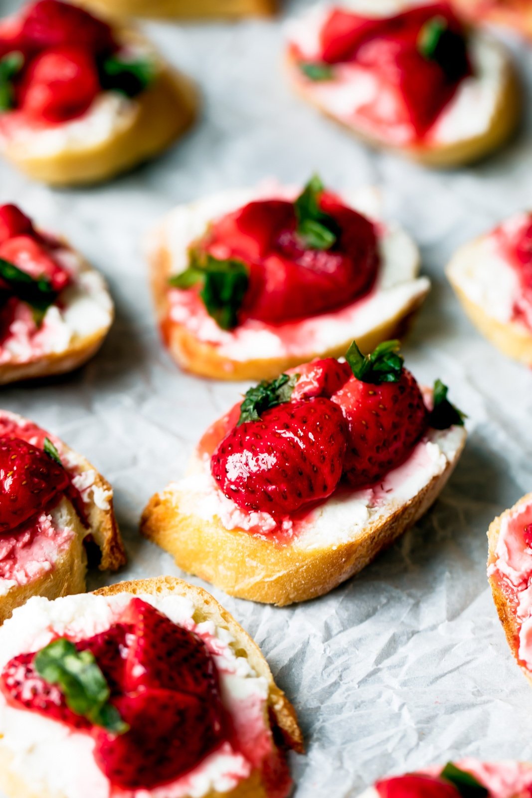 strawberry goat cheese crostini