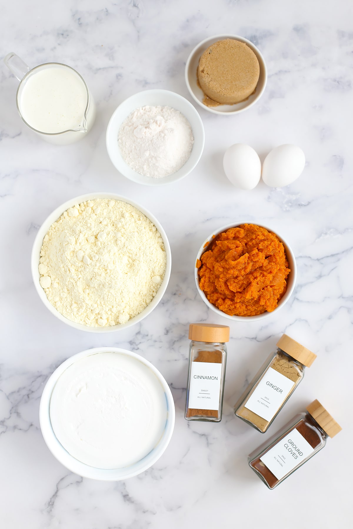 Ingredients you need to make a pumpkin dream cake.